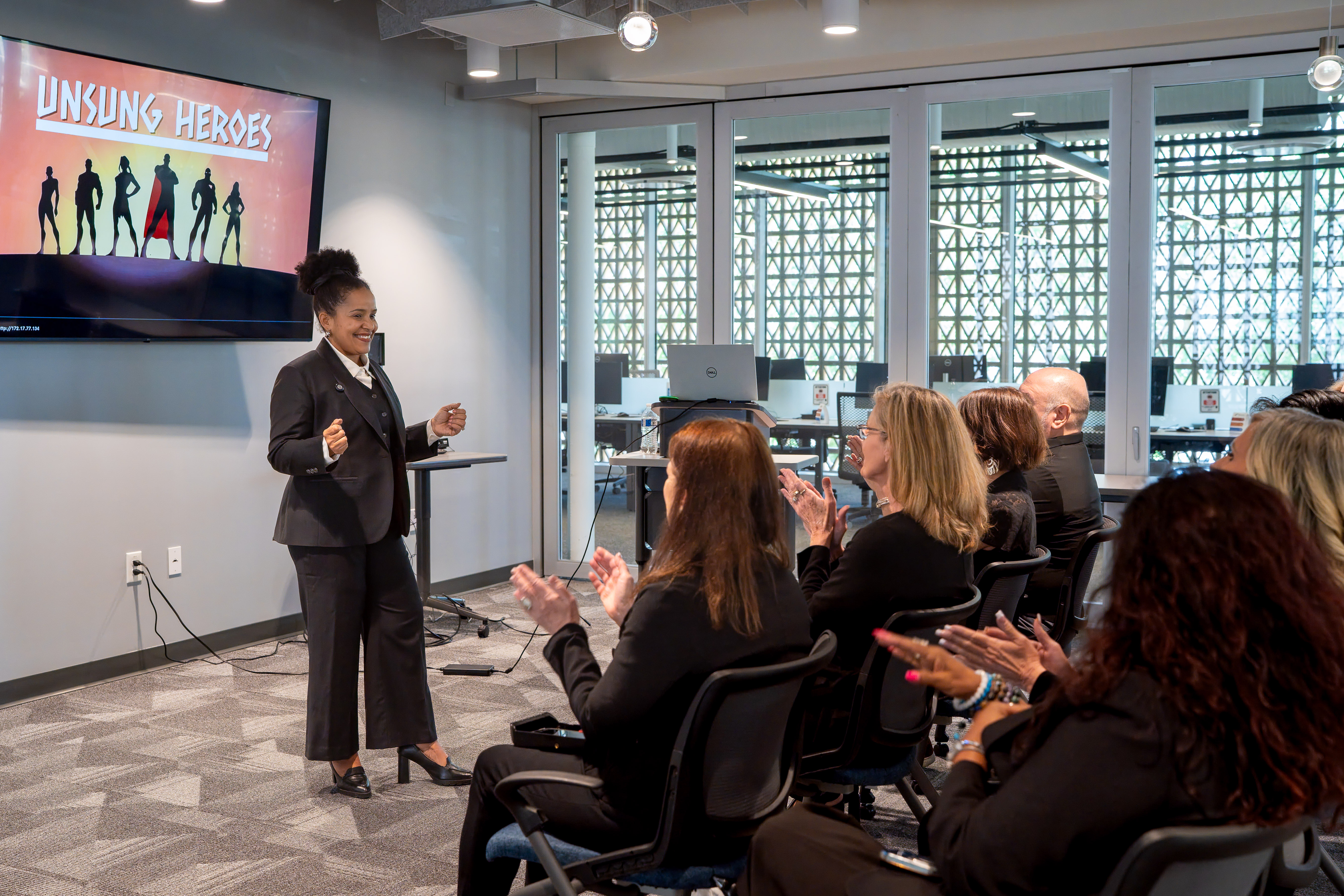 Beatriz Fritschler leading an "Unsung Heroes" session