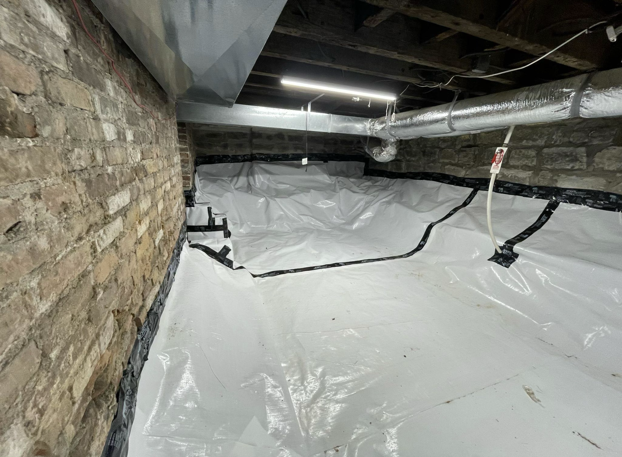 Crawlspace with encapsulation Crawlspace with encapsulation