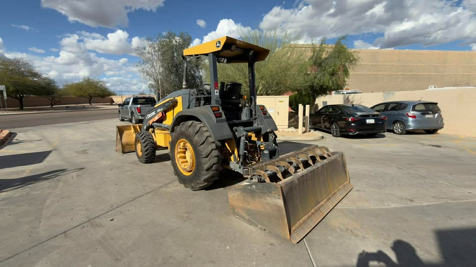 2016 Skip Loader 2016 Skip Loader