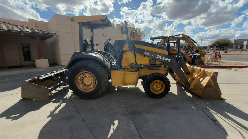 2016 Skip Loader 2016 Skip Loader