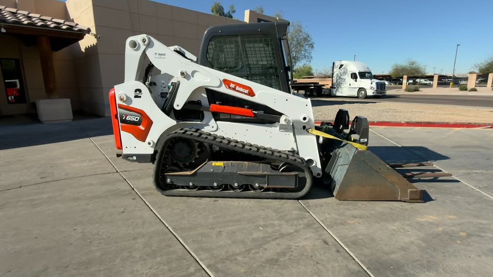 2023 Enclosed Skid Steer