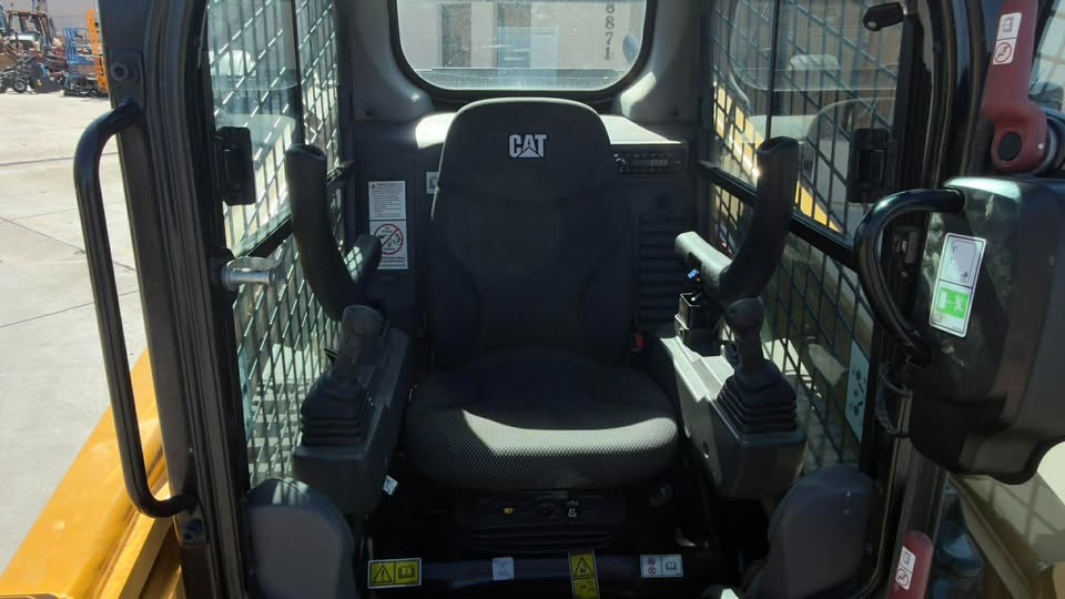 2023 Enclosed Skid Steer 2023 Enclosed Skid Steer