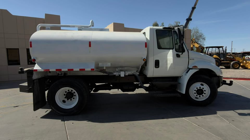 2014 2000 Gal Water Truck 2014 2000 Gal Water Truck