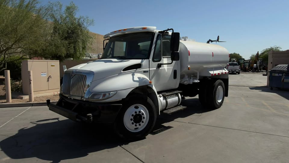 2014 2000 Gal Water Truck 2014 2000 Gal Water Truck