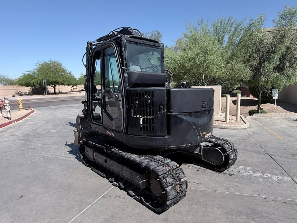 2014 Enclosed Excavator 2014 Enclosed Excavator