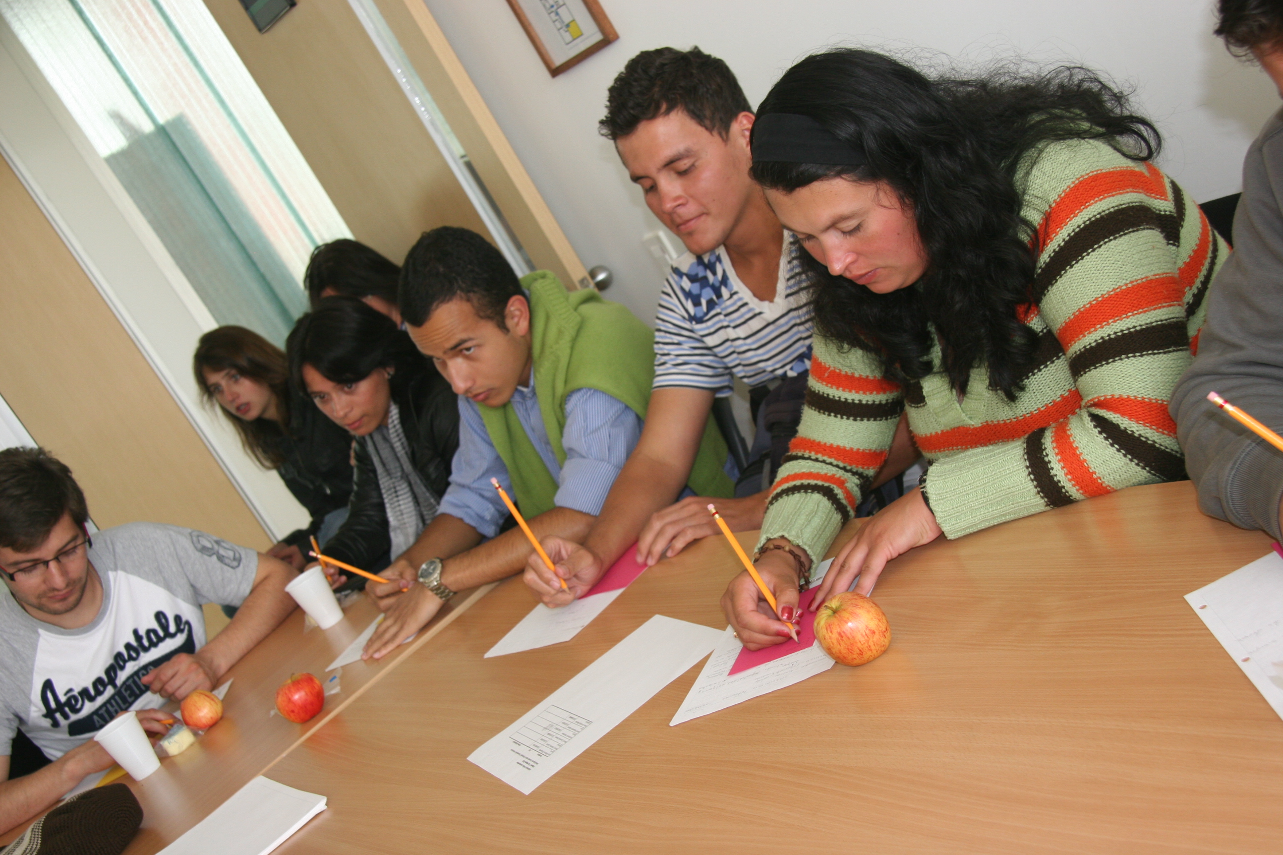 Jóvenes conversando