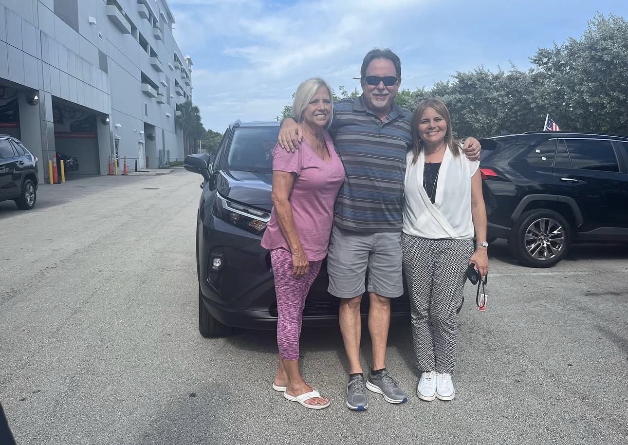 Sandra with happy client and their new Toyota