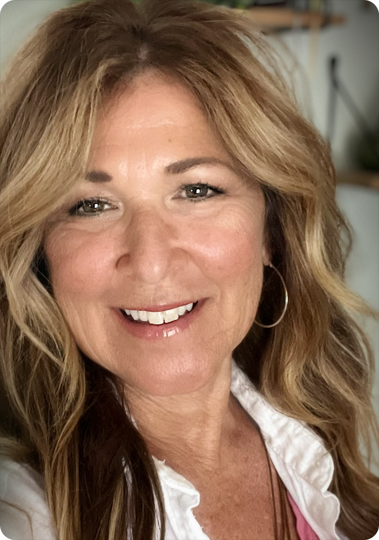 Kami Passmore in front of bookcase