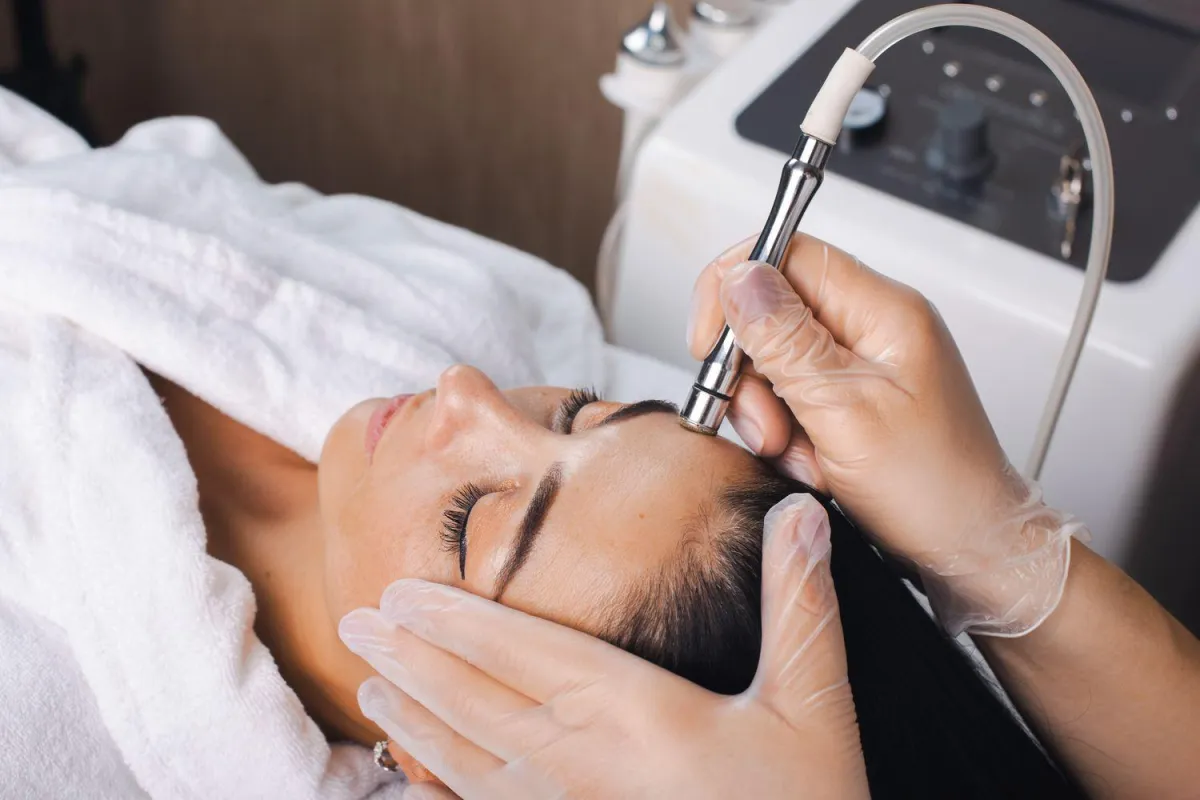 Woman receiving a microdermabrasion facial treatment at Treuvis Med Spa in Clinton Township, MI Woman receiving a microdermabrasion facial treatment at Treuvis Med Spa in Clinton Township, MI