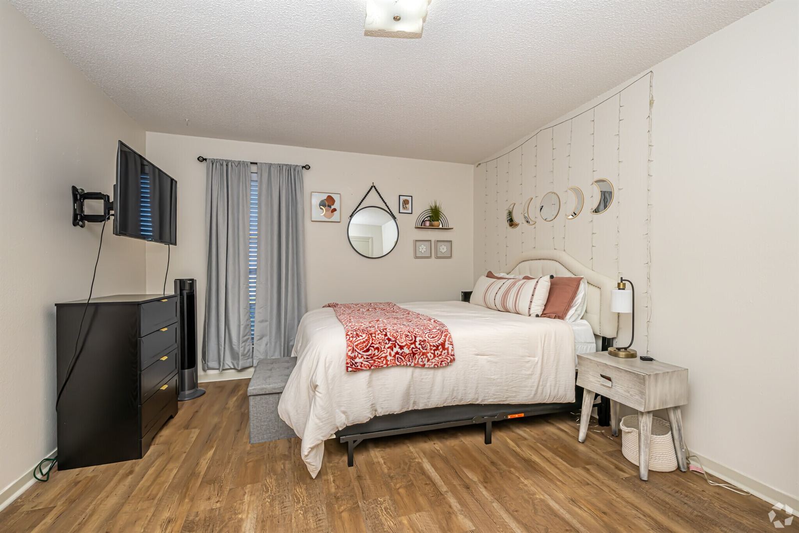 Furnished one-bedroom bedroom with plank floors