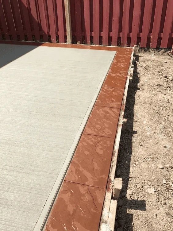 Close view of a plain concrete edge and coloured border