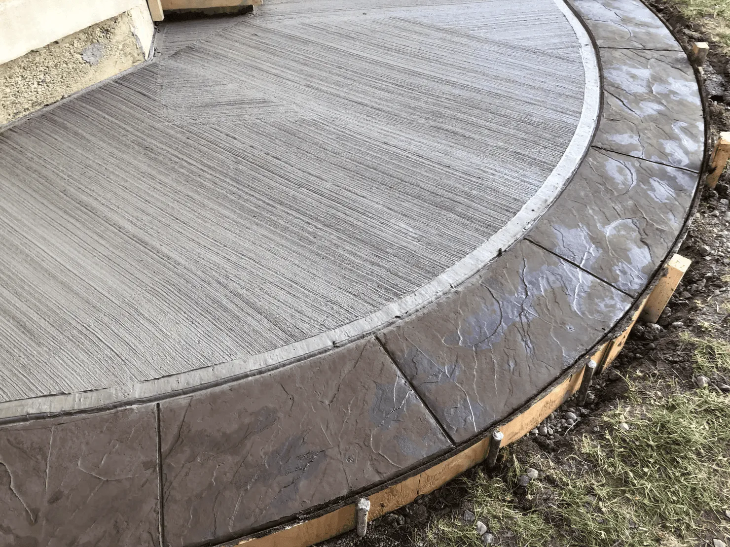 Plain concrete walkway with a curved decorative border