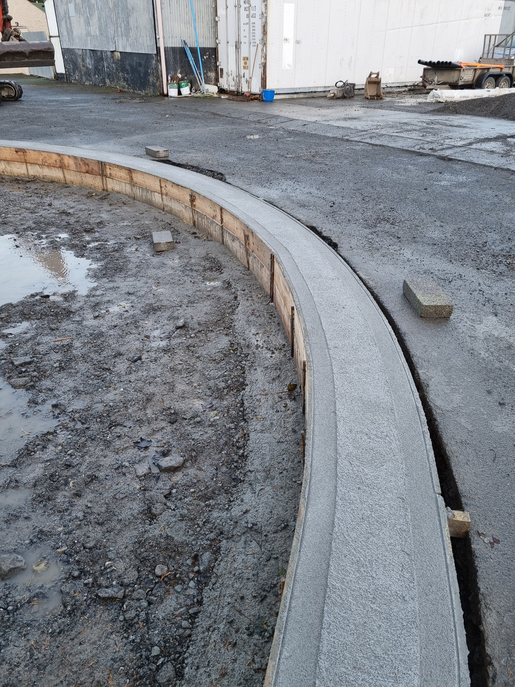 Curved concrete kerbing around the yard