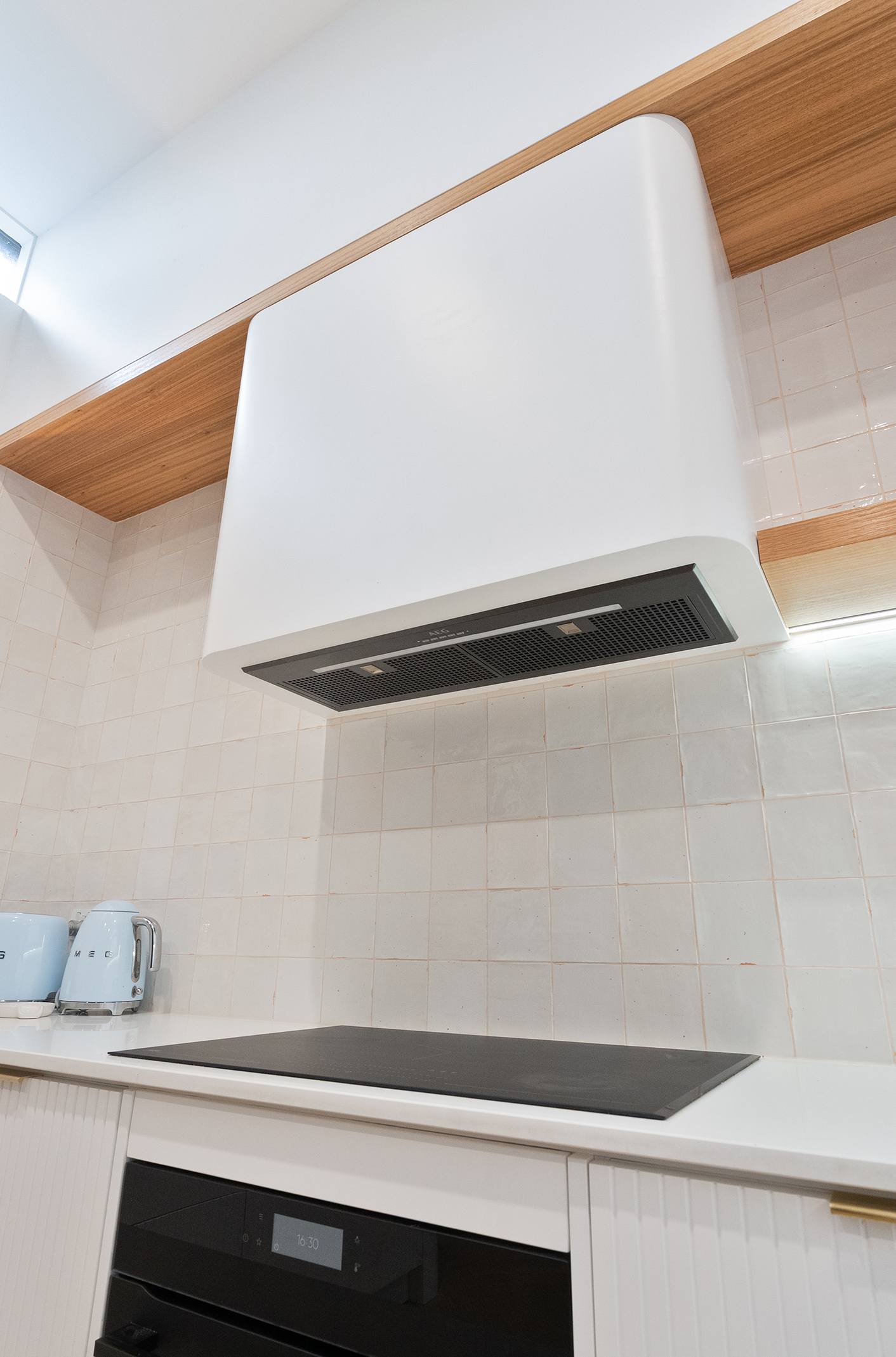 Kitchen renovation Melbourne farmhouse sink with marble benchtop and brass tapware detail