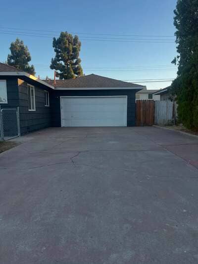 {{ custom_values.service_1 }} in {{custom_values.area_3})