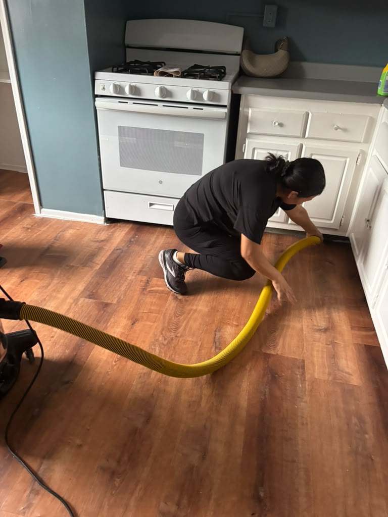 Vacuumed and tidy living room in Elizabeth, NJ by Cleaning Luna