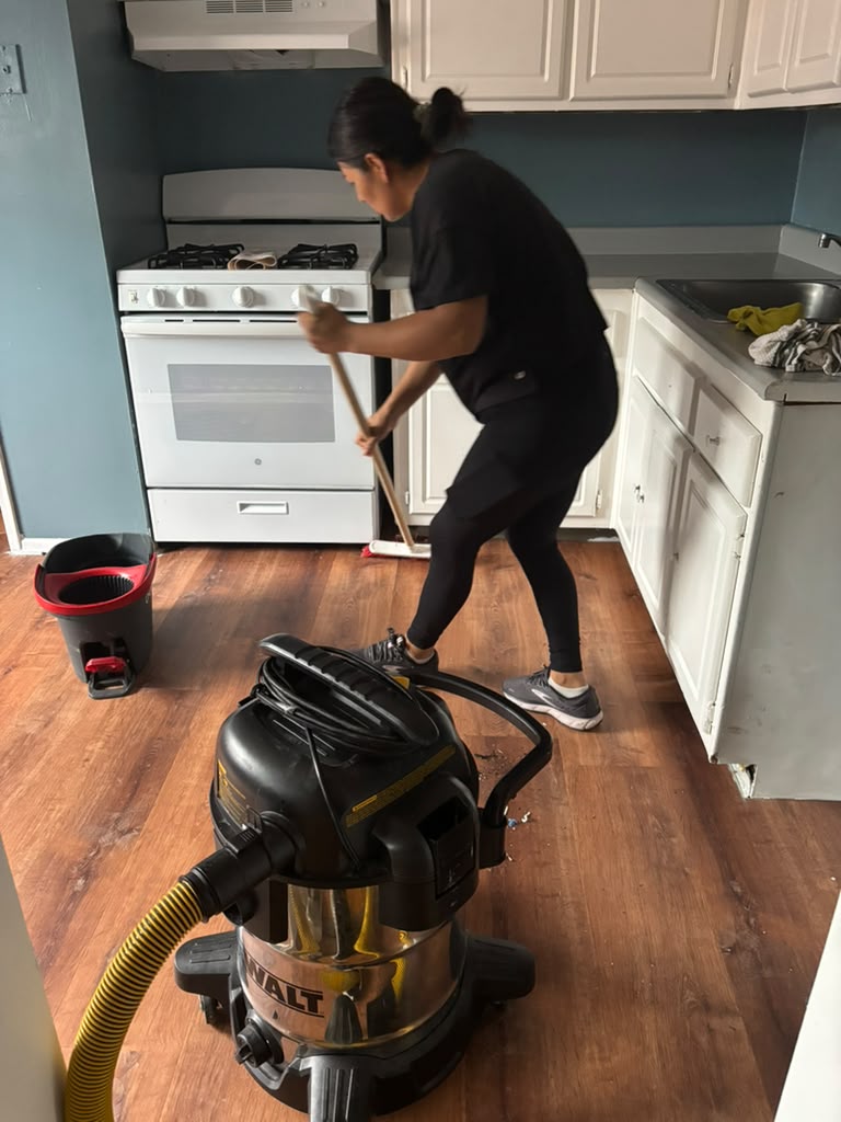 Streak-free kitchen appliances cleaned by Cleaning Luna in Elizabeth, NJ