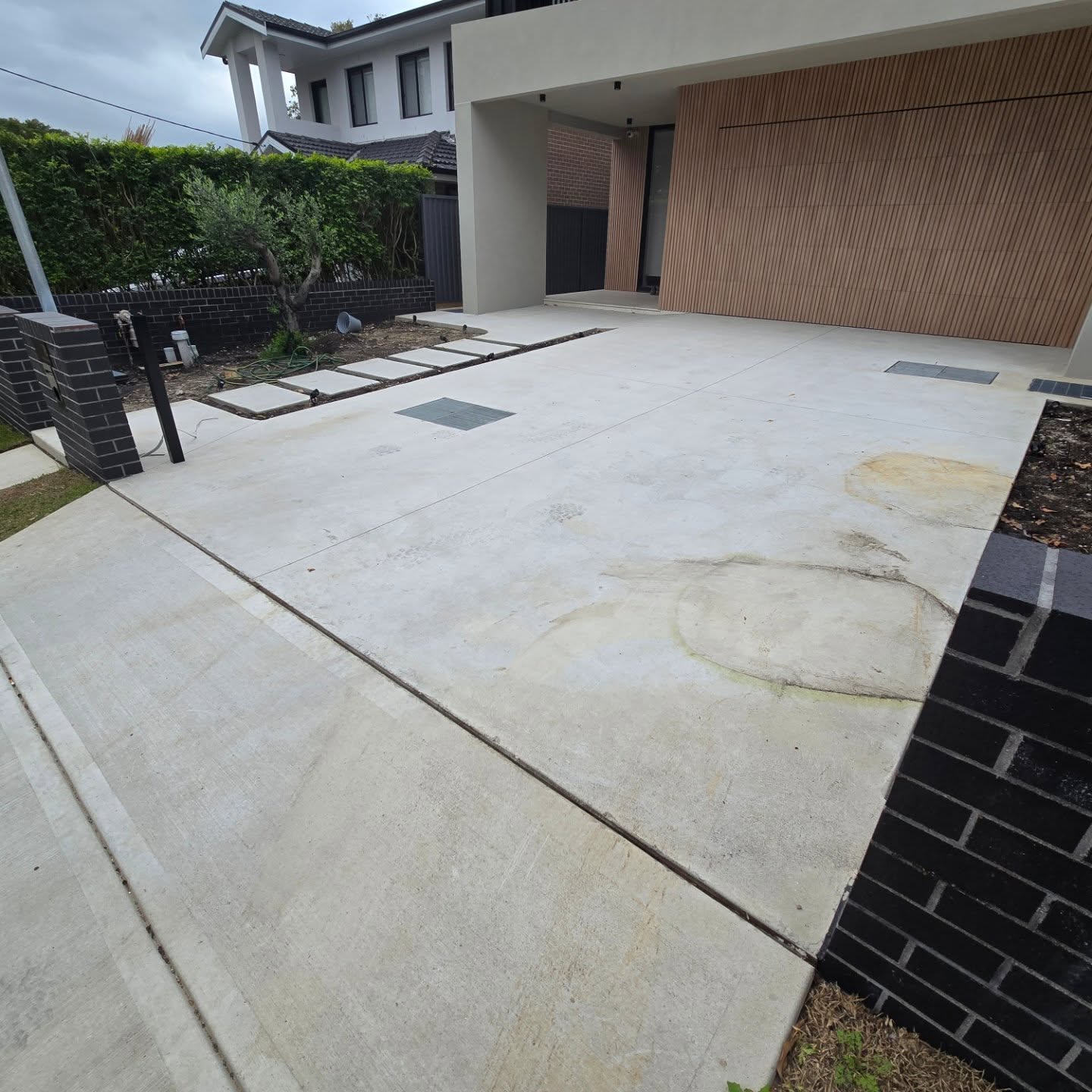 Jet Black Concrete with a Sandy Beige Fleck Finish - Image 4