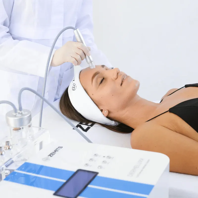 Project Esty customer getting a hydrodiamond facial