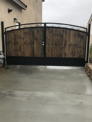 {{ custom_values.service_1 }} in {{custom_values.area_5})