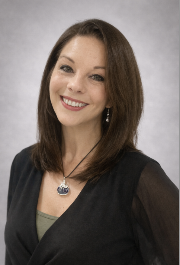 Michelle Rowlinson is a Senior Musculoskeletal Physiotherapist, Menopause & Wellbeing Practitioner, founder of Panacea Pause, host of Menopause – The Real Deal podcast and best-selling author of You, Me Conquering Perimenopause & Menopause.