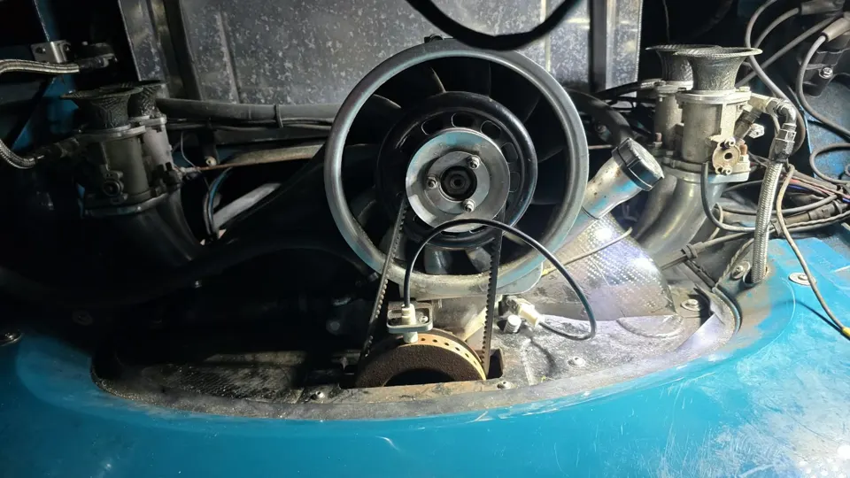 Air-cooled VW camper engine with twin carburettors