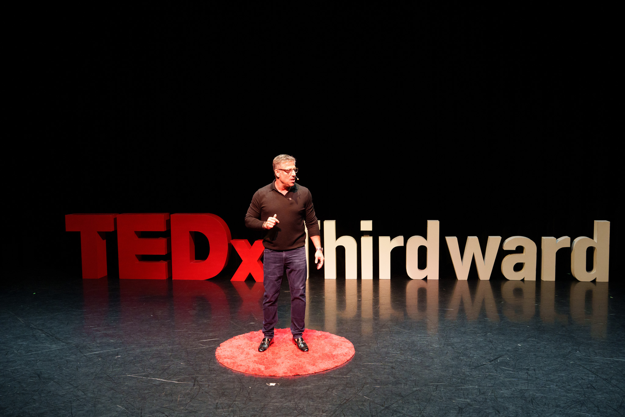 Durrell Douglas presenting to an audience