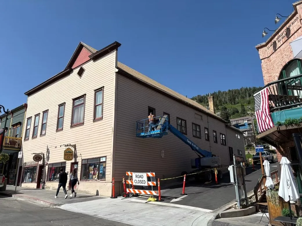 {{ custom_values.service_1 }} in {{custom_values.biz_area_1})