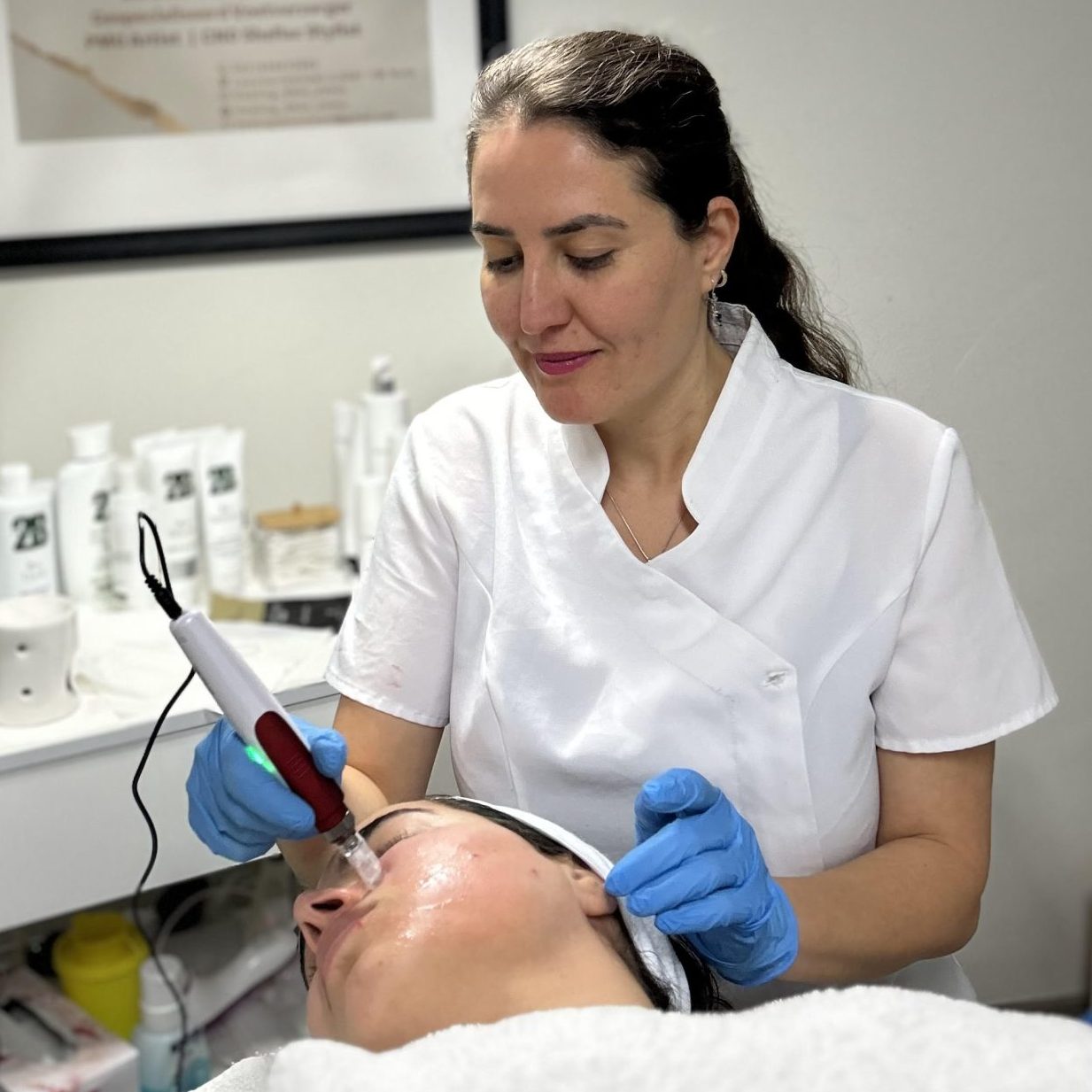Lina, eigenaresse van Healing Skin Clinic in Nuth