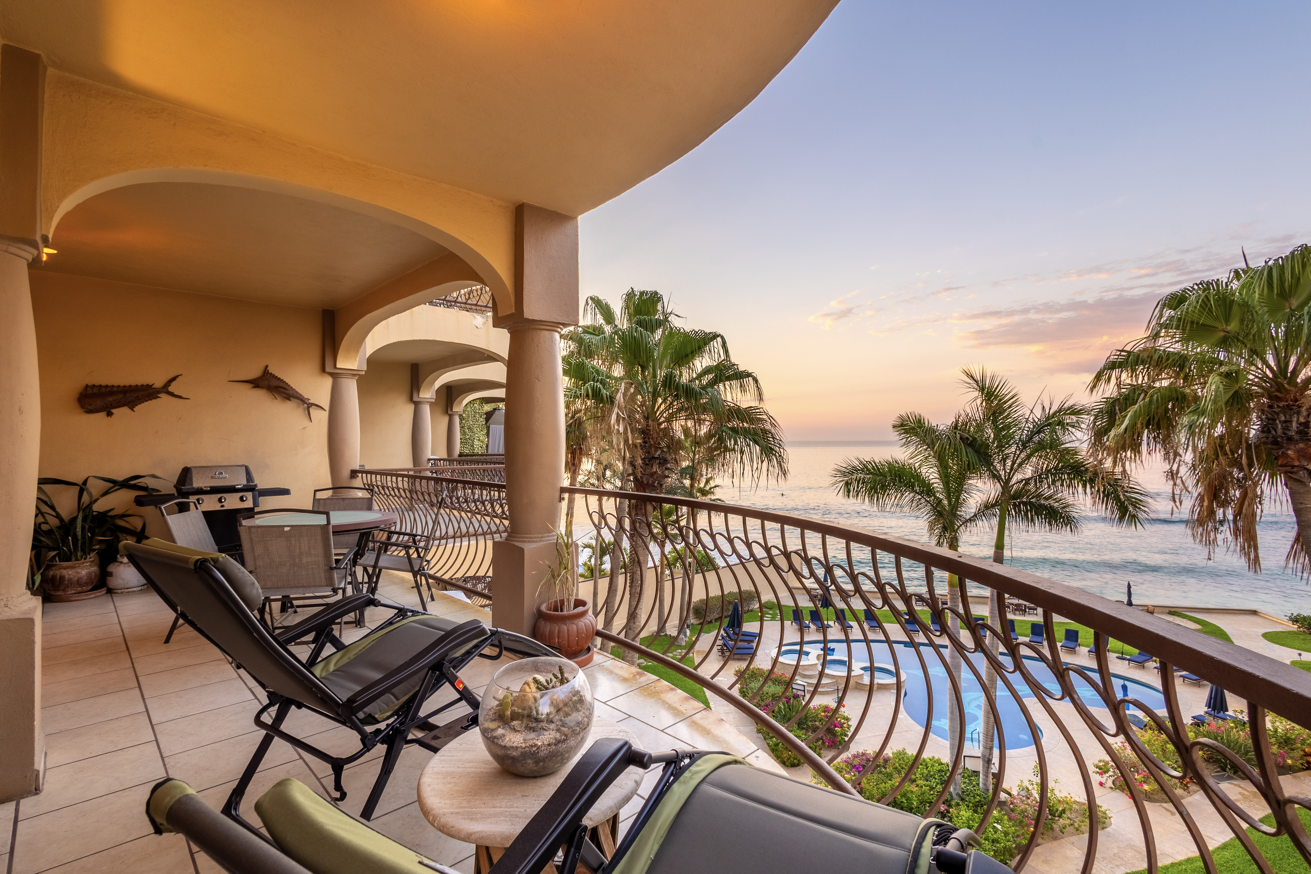 Las Olas A401 — bright 3 bedroom beachfront condo with views of The Rock and Middles