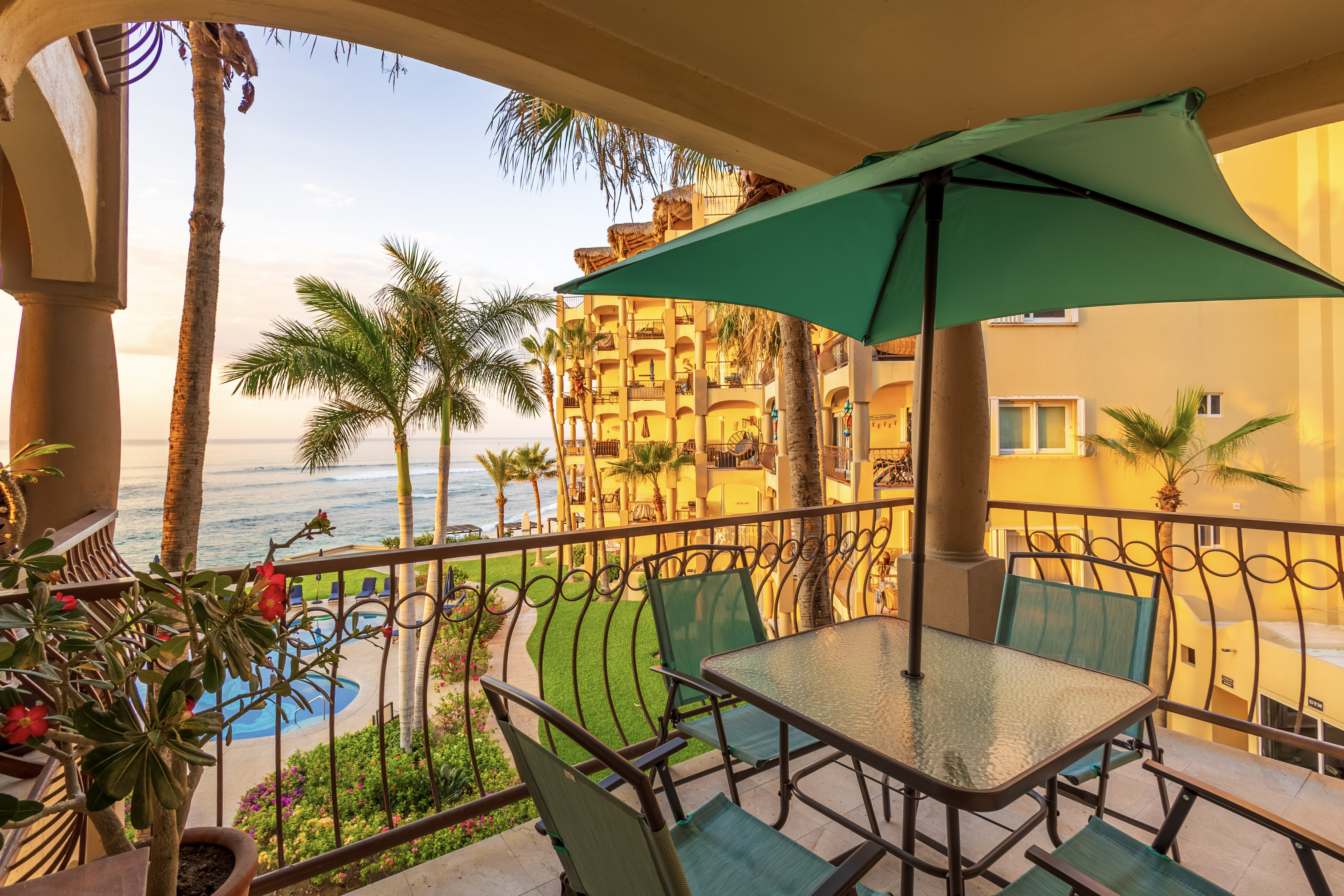 Las Olas A302 — newly updated 1 bedroom condo with direct view of The Rock surf break