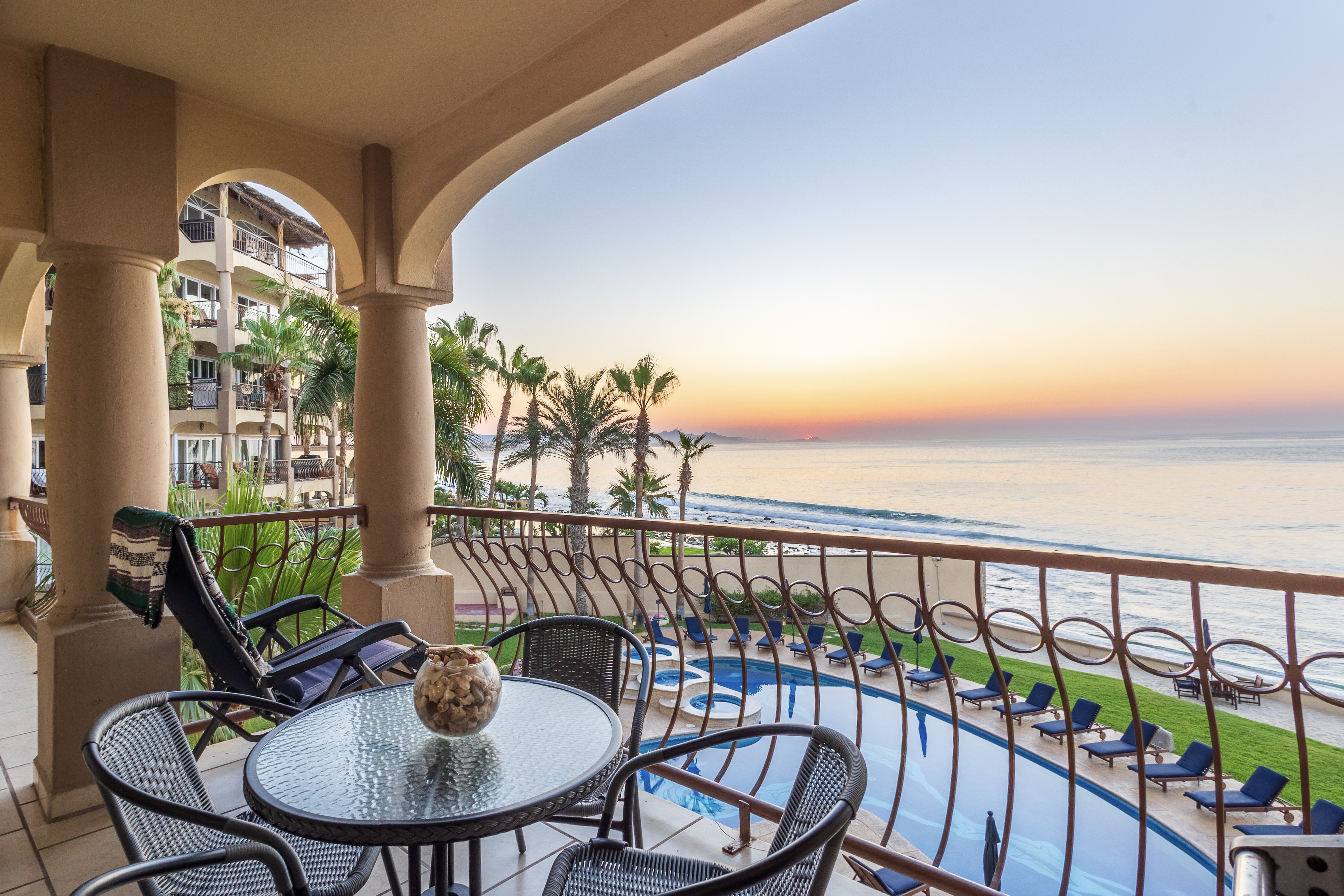 Las Olas B302 — updated 2 bedroom beachfront condo, sleeps 6
