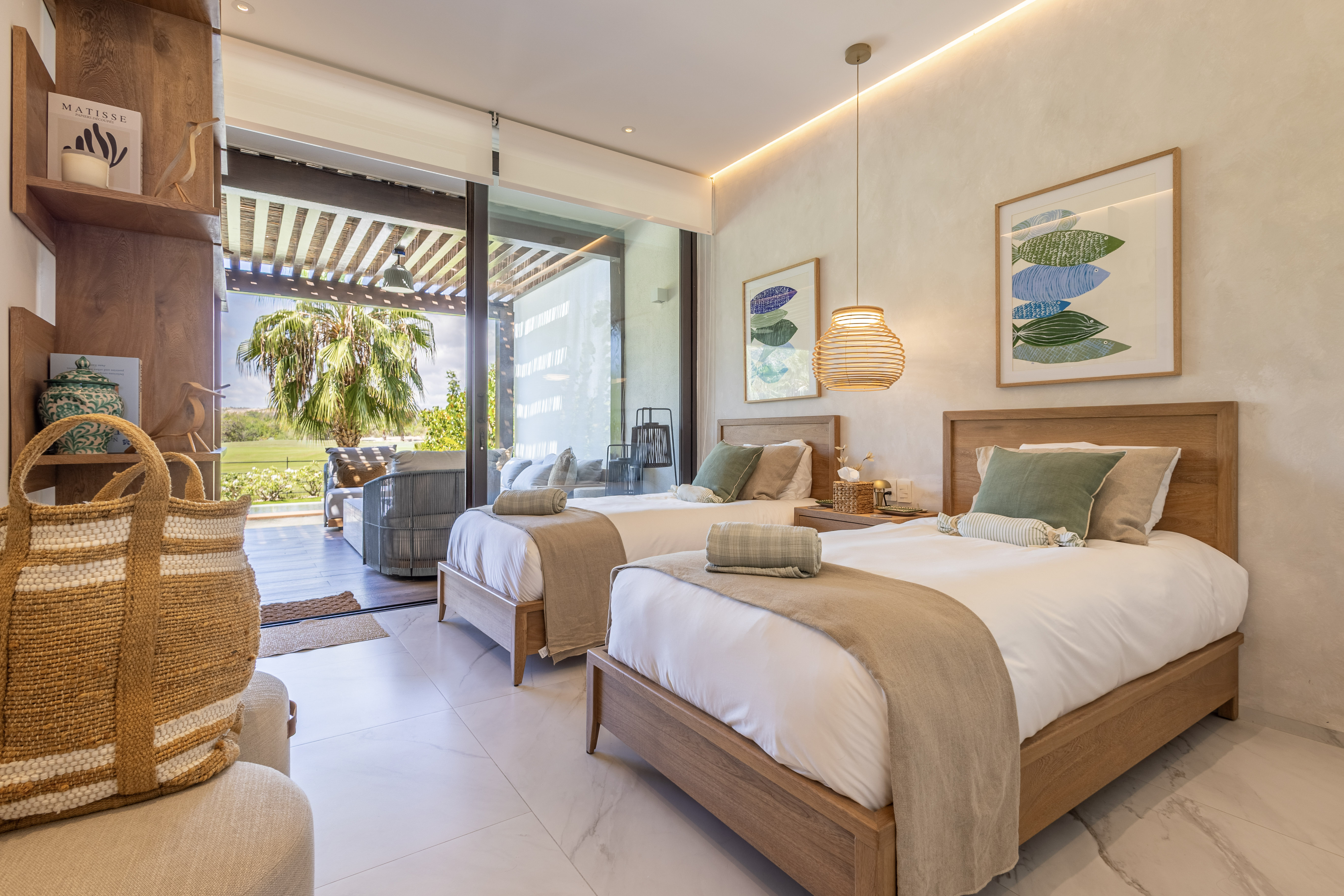 Third bedroom with two twin beds at Cora Sunset B101