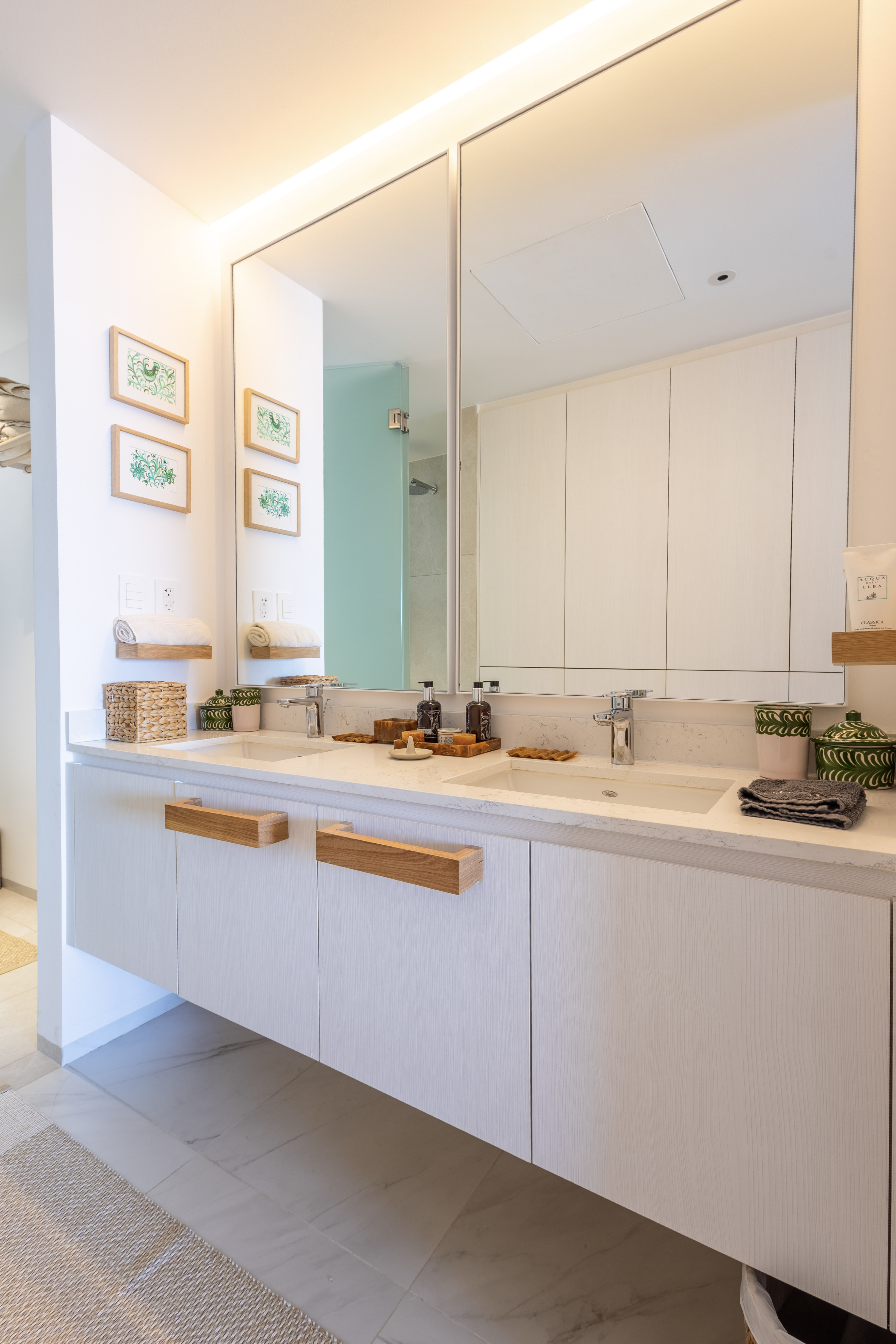 Double vanity