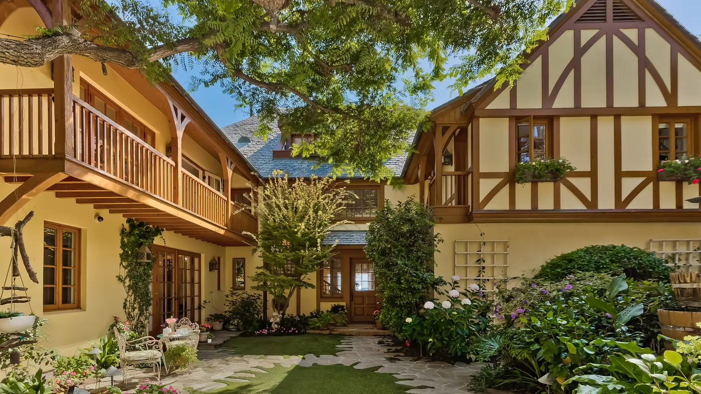 Thalberg Estate courtyard