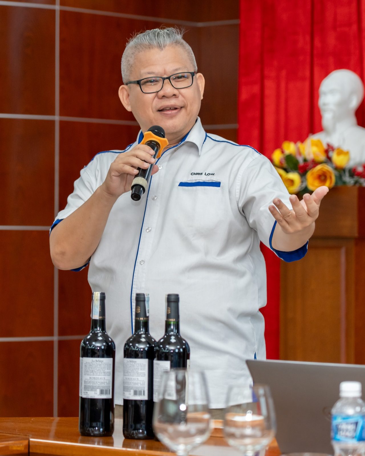 Chris Low teaching a ProVinum class
