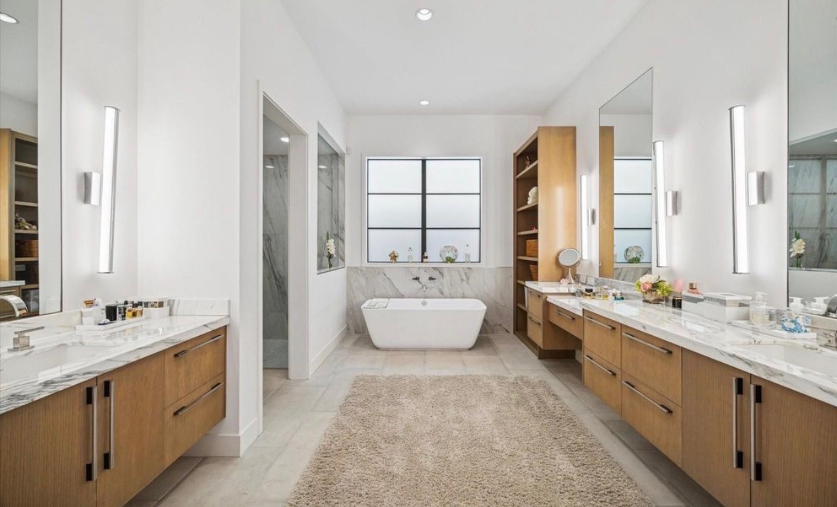 Luxury bathroom remodeling Houston by Serenity Home Builder