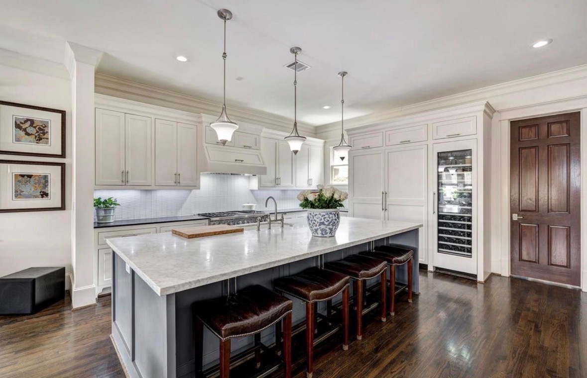 Luxury kitchen remodeling Houston by Serenity Home Builder