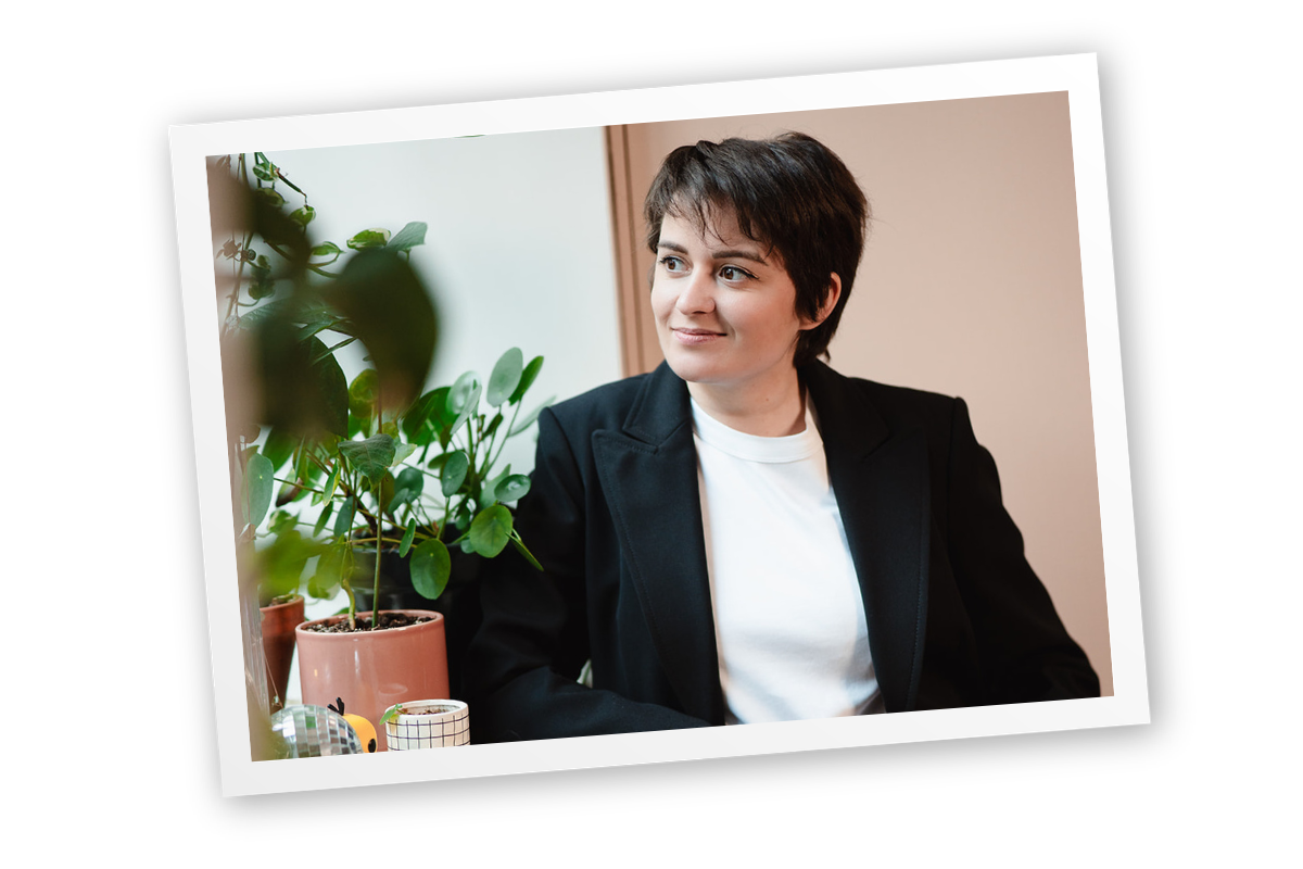 Marthe Dero, fondatrice de Super Assistante, partage ses conseils pour aider les assistantes virtuelles débutantes à trouver leurs premiers clients sans expérience.