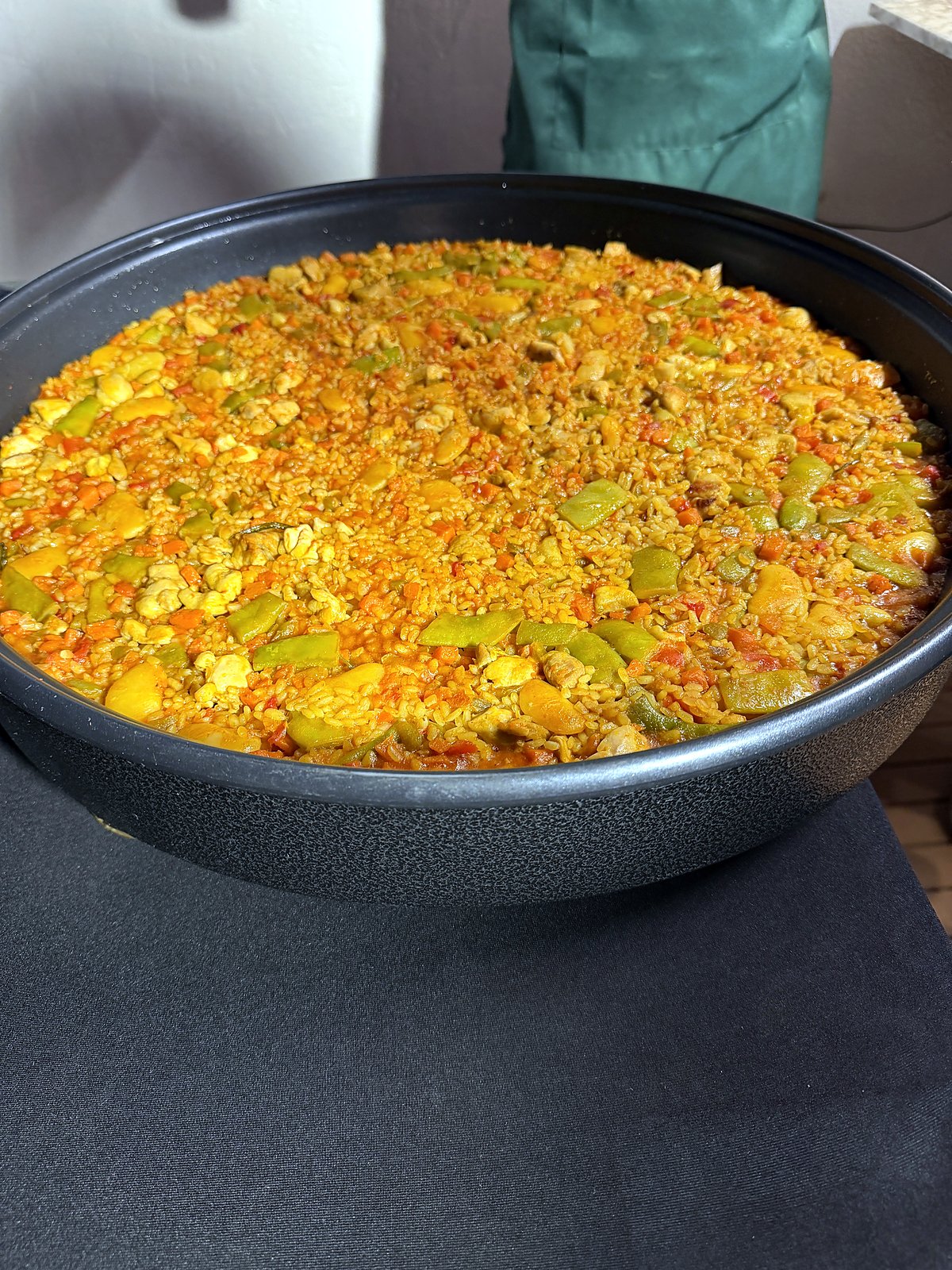 The finished chicken-and-vegetable paella in the pan at a Paella Legacy class