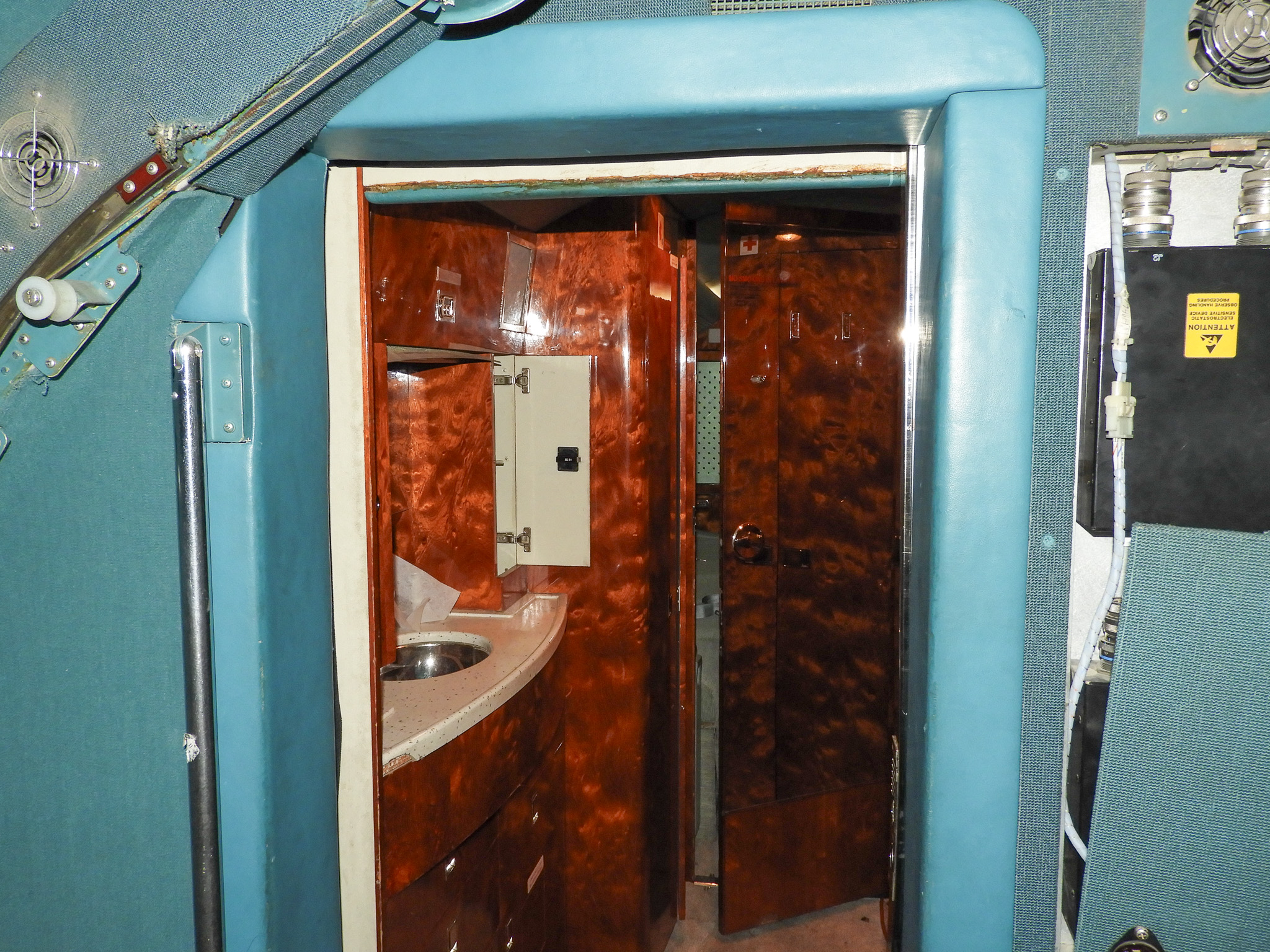 Gulfstream G-V lavatory before refit