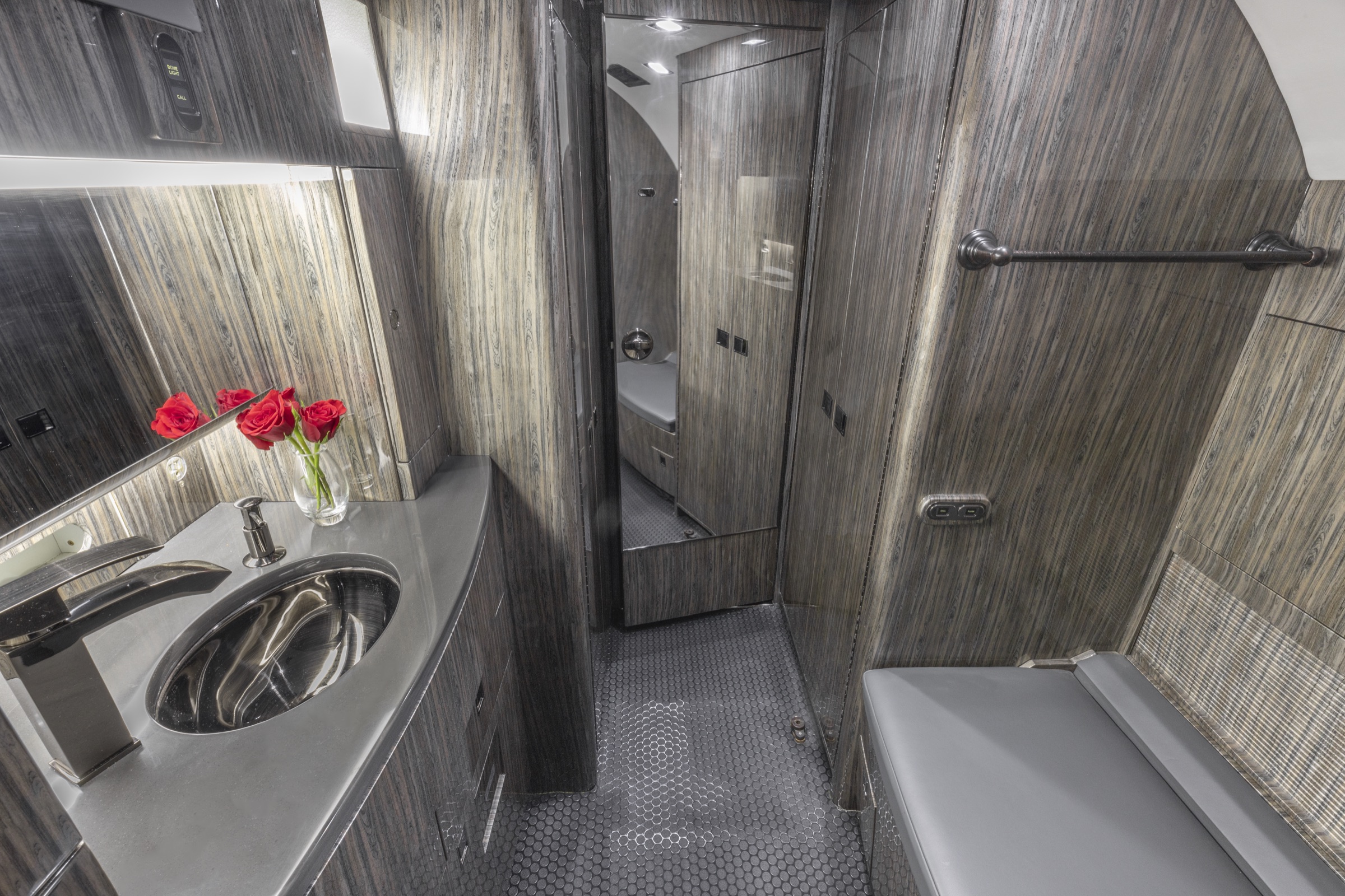 Gulfstream G-V lavatory after refit