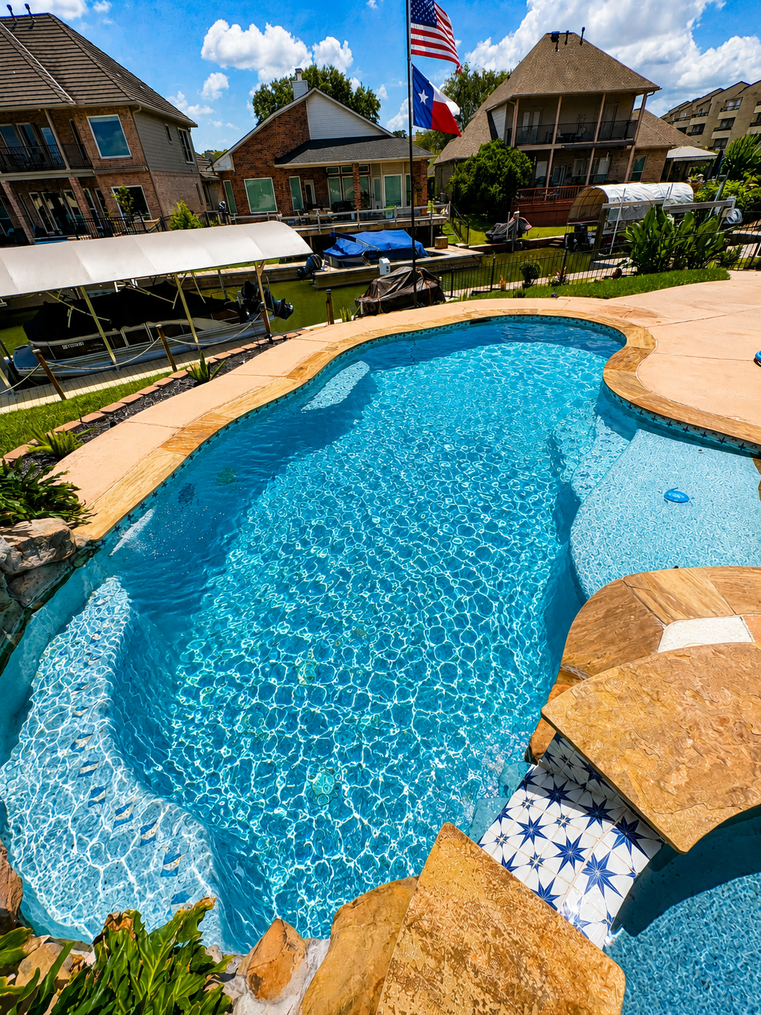 Pool cleaning service in Jacksonville screened enclosure pool