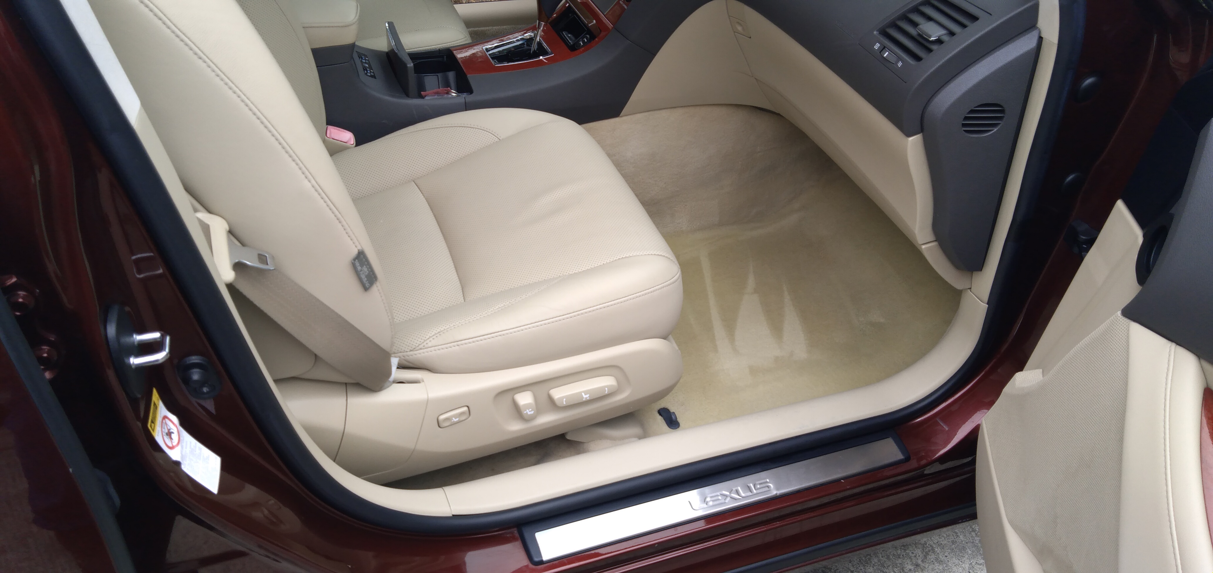 Spotless tan leather seat and carpet after detailing