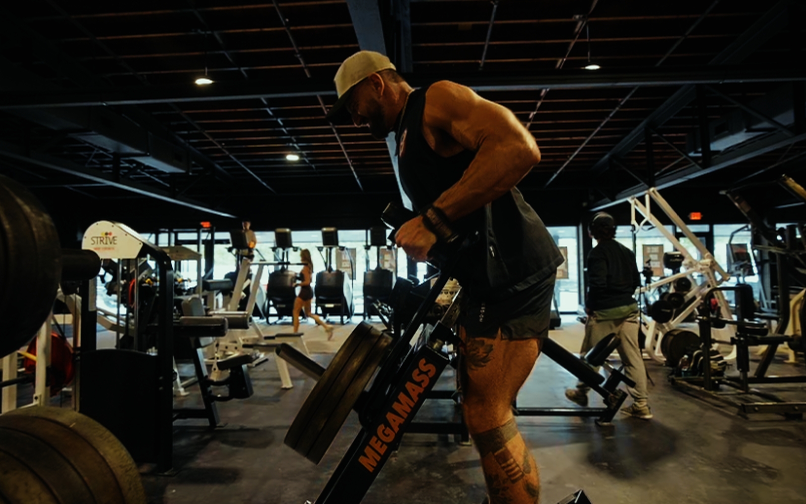 Fitness - Tony lifting
