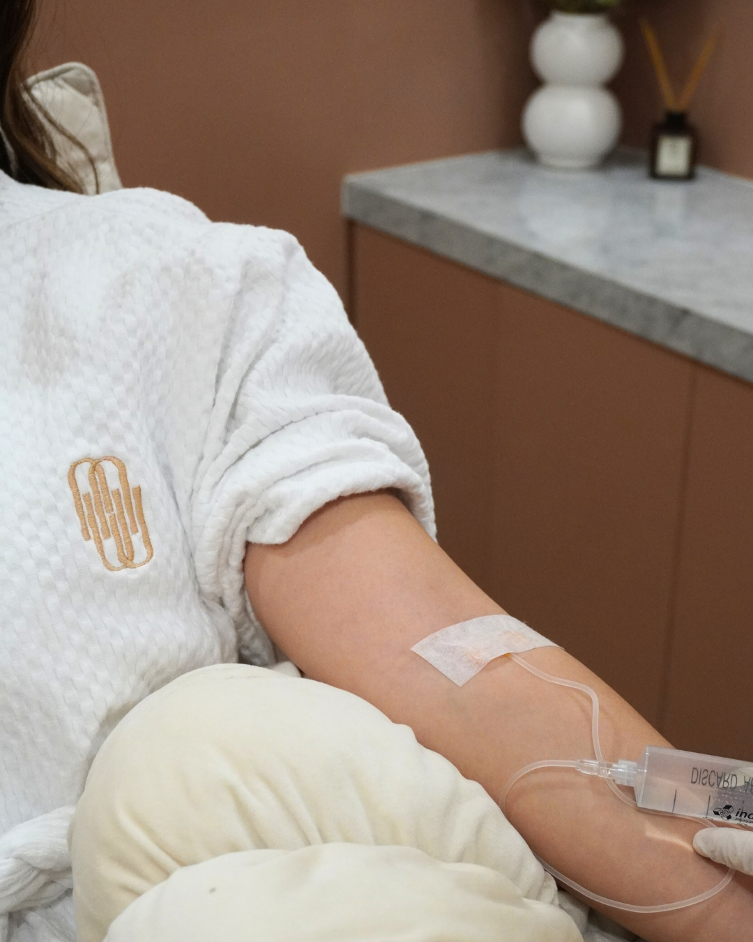 A closer look at MOLD Manila’s wellness-focused IV treatment experience. A closer look at MOLD Manila’s wellness-focused IV treatment experience.