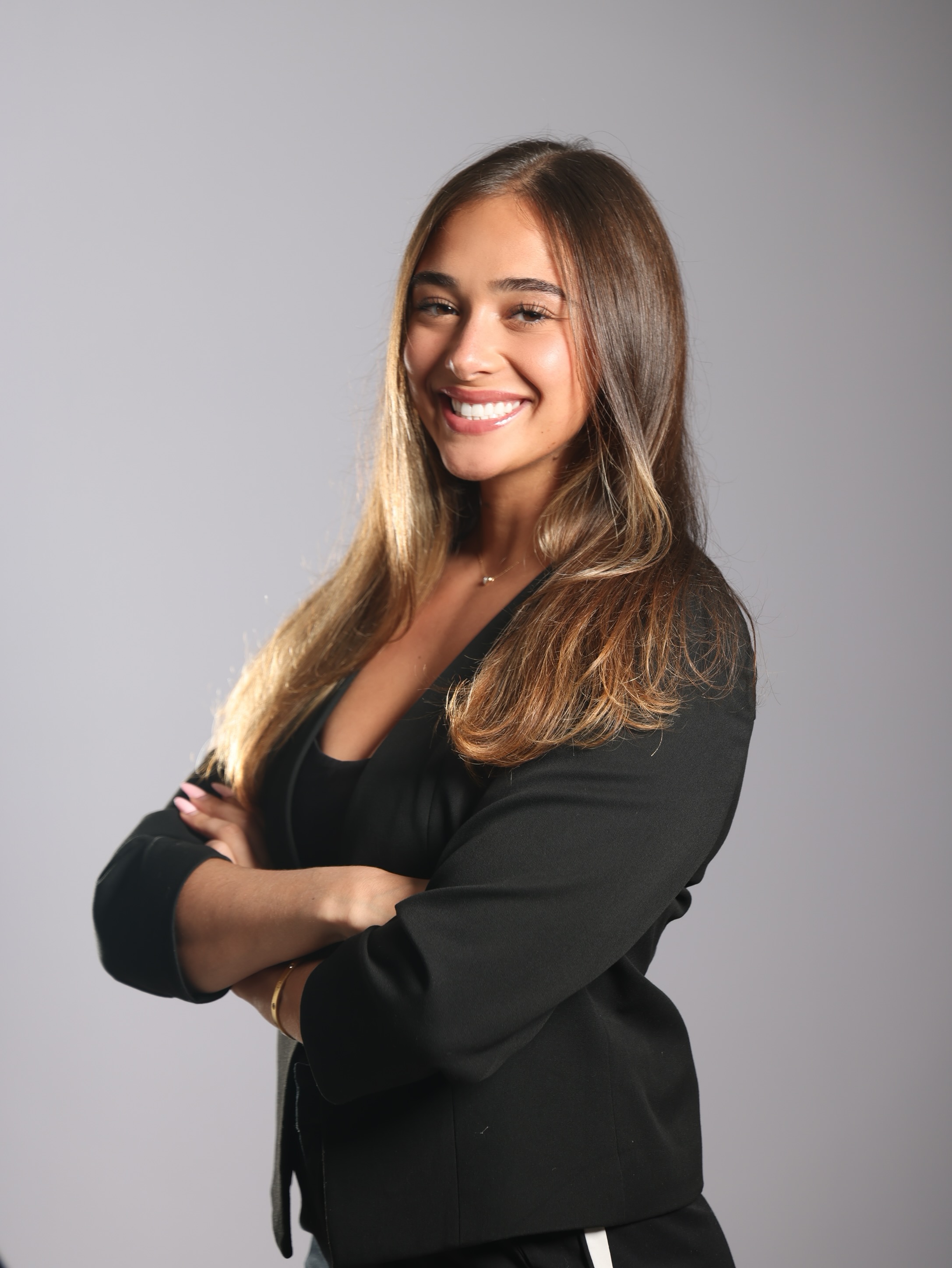 A photo of Peyton Terris posing. A luxury realtor in Miami
