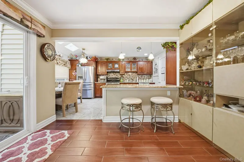Kitchen with breakfast bar