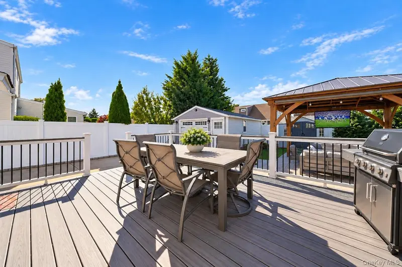 New Trex deck with a dining area