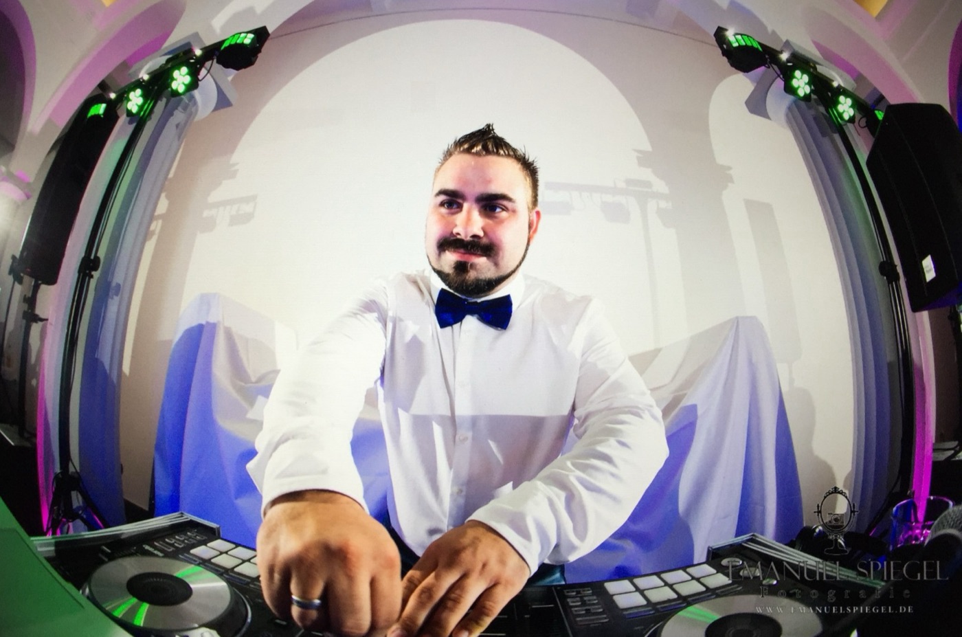 Dennis Walter als DJ an einem Hochzeits-Event